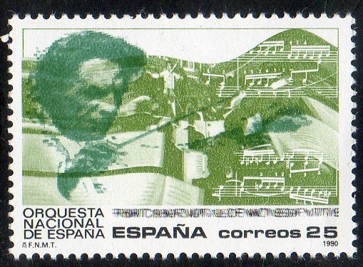 3098- Orquesta nacional de España. Director de orquesta, partituras y pentagramas.