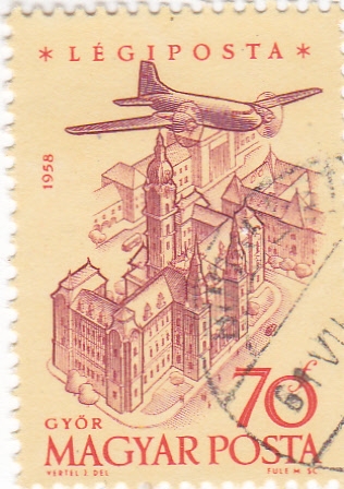 Avión sobrevolando- Gyór 
