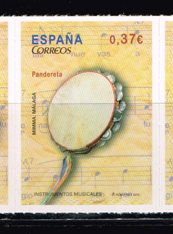 Edifil  4781  Instrumentos musicales. 