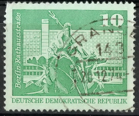 DDR SCOTT_1431.02 FUENTE DE NEPTUNO. CALLE DEL AYUNTAMIENTO BERLIN