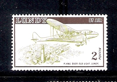 Avión sobre el viejo faro