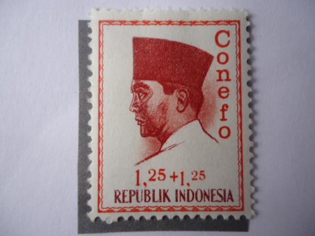 Sukarno.