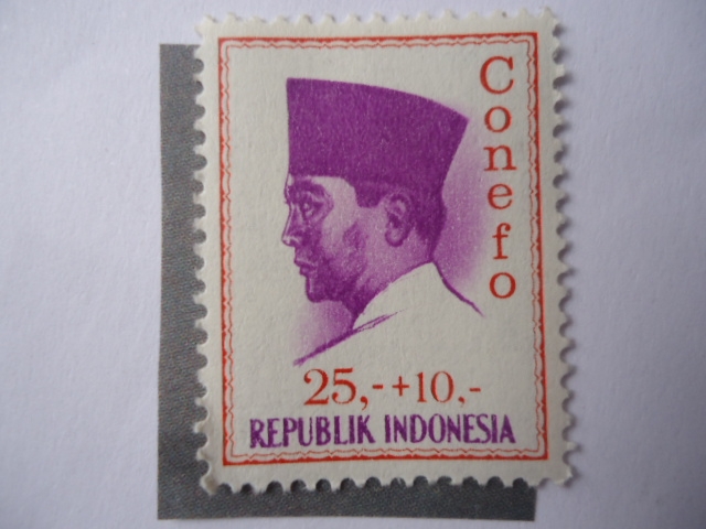 Sukarno.