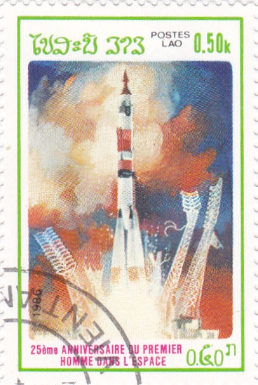aeronautica- 25 aniversario del hombre en el espacio