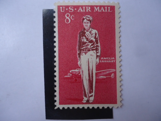 Amelia Earhart - Lockheard Electra.
