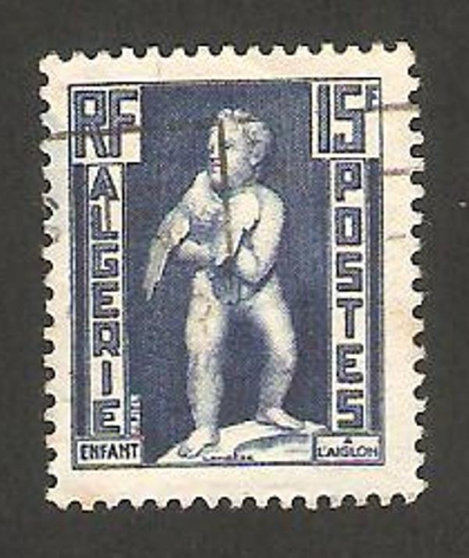 290 - Estatua de un niño