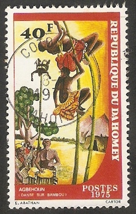 Danza con cañas de bambú, Agbehoun
