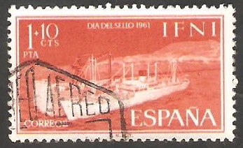 Ifni - 186 - Carguero en el puerto de Sidi Ifni 