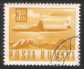 Avion sobre las montañas