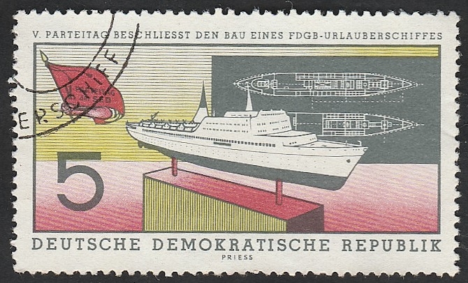 484 - Maqueta y planos, de barco de recreo 