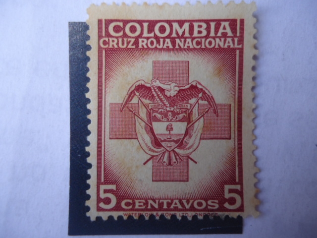 Cruz Roja Nacional - Escudo de Arma sobre la Cruz Roja.