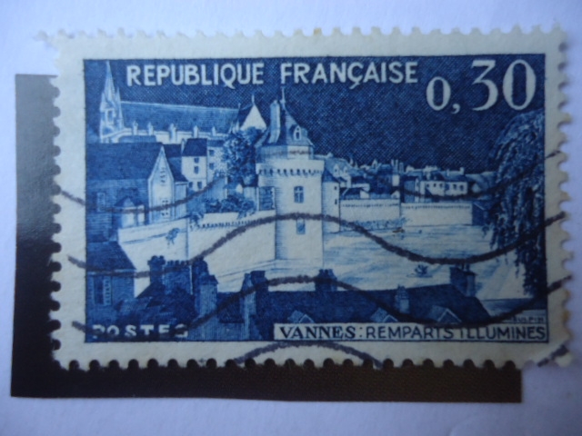 Murallas de Vannes (Morbihan)  Iluminadas. 