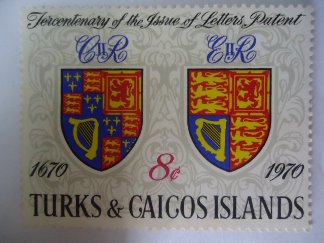 Tercer Centenario de la Emisión de Patentes - Armas de Charles II y Elizabeth II