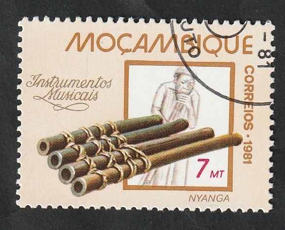 799 - Nyanga, instrumento musical