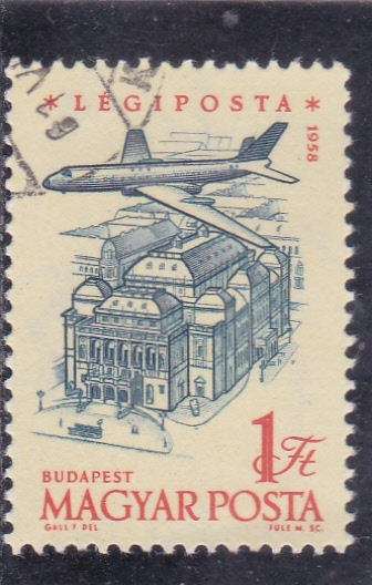 AVIÓN SOBREVOLANDO BUDAPEST