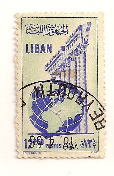 Bola del mundo y columnas.