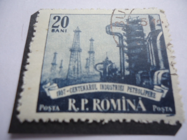 Refinería y Torres de perforaciones - 100 años de la Industria Petrolera.