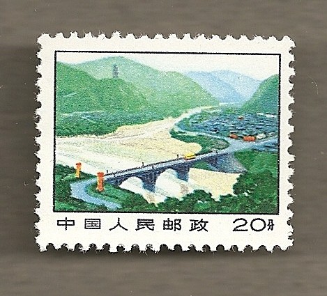 Puente sobre río