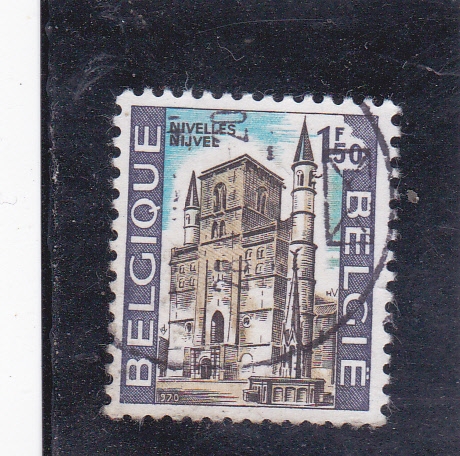 Catedral Románica y fuente gótica Nivalles