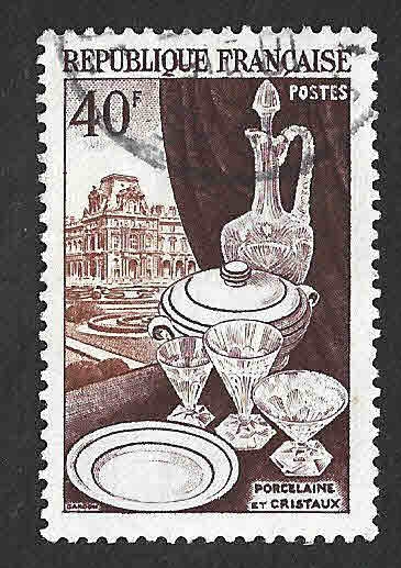 713 - Porcelana y Cristalería