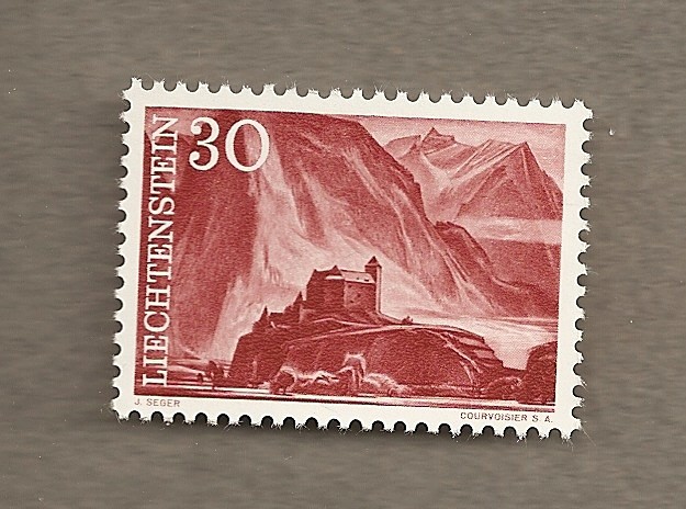 Iglesia y montañas