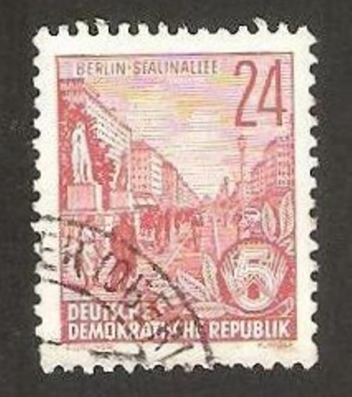 155 - avenida de stalin en berlin