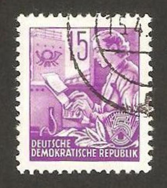 123 - mujer telegrafista