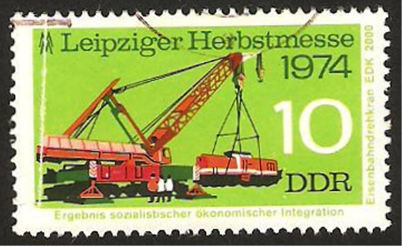 feria de otoño en leipzig, grua girando con ferrocarril